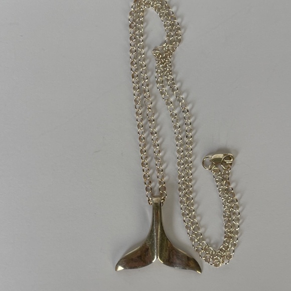 Sterling Silver Whale Tail Pendant Necklace With Lobster Clasp On Delicate Chain - Picture 3 of 9